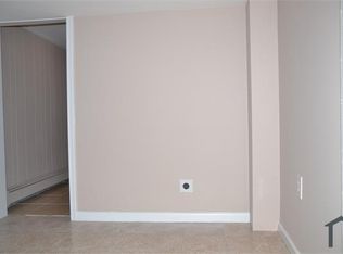 8527 Oak Rd, Baltimore, MD 21234