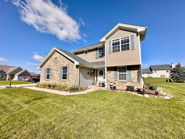 12425 Meadow Dr, Winnebago, IL 61088
