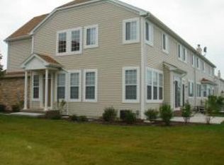 16 Clara Ct, Algonquin, IL 60102