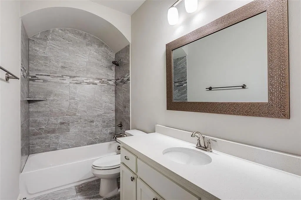 3 bed, 2.5 bath, 1611 sqft, $2,300 — Photo 3