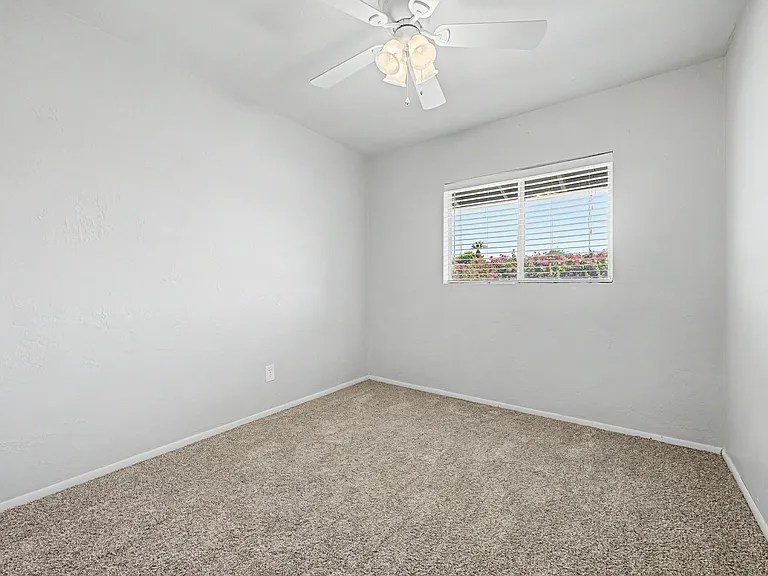 2514 E Campbell Ave — Photo 22