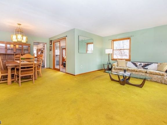 3rd image of 12 Johanna Ln