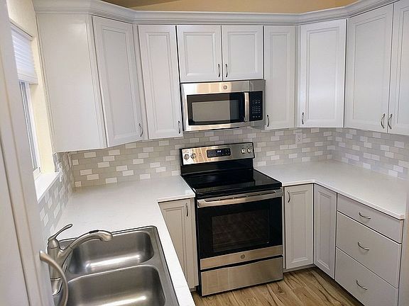 5th image of 4834 Blue Heron Blvd