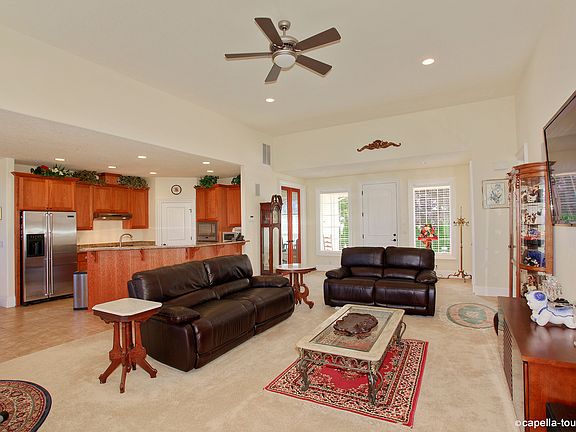 3rd image of 605 NE Sundance Ct