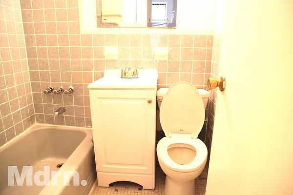 Rented by Mdrn Residential | media 4