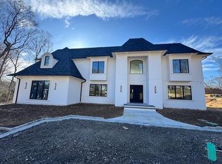 12 Parkside Dr, Dix Hills, NY 11746