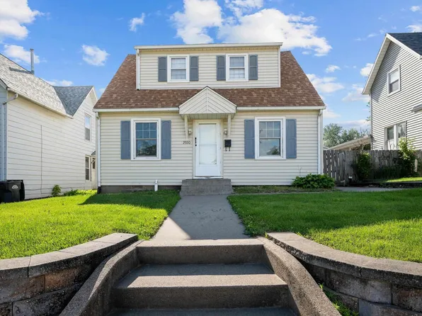 2920 Roosevelt St, Clinton, IA 52732