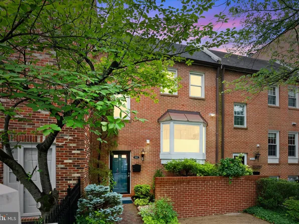 6913 McLean Park Manor Ct, Mc Lean, VA 22101