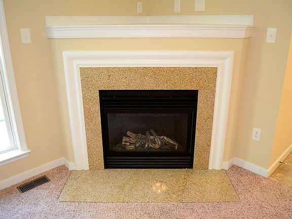 5th image of 381 Oxford Ln