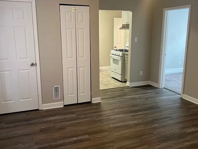 225 Center St — Photo 8