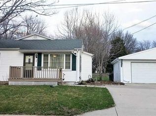 120 S Stewart St, Geneseo, IL 61254