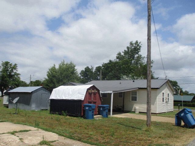2nd image of 407 Wanda Dr
