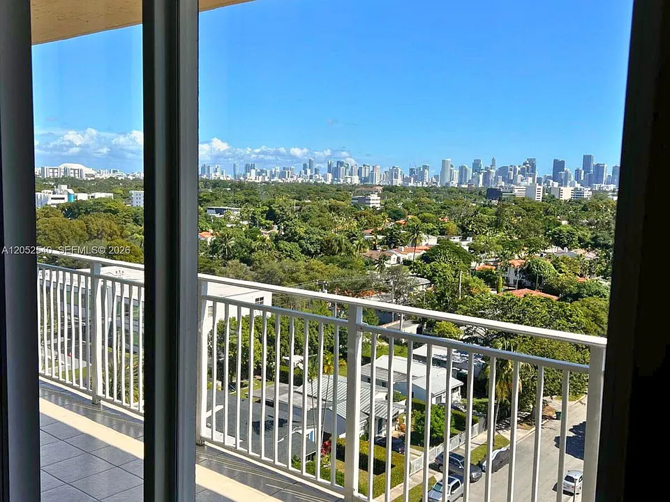 2425 SW 27th Ave #1004