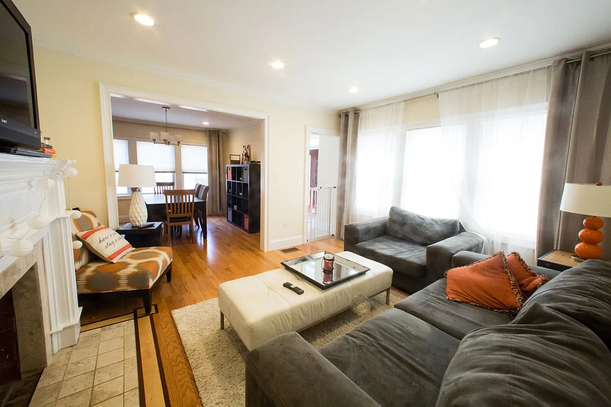 Building Photo - 35 Beaconsfield Rd #4