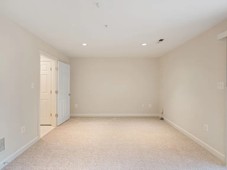 788 N Wakefield St — Photo 23