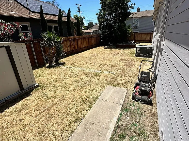 323 W Myrtle St — Photo 33