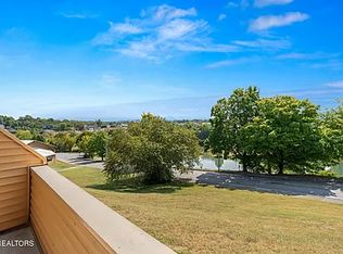 328 Olympia Dr, Maryville, TN 37804