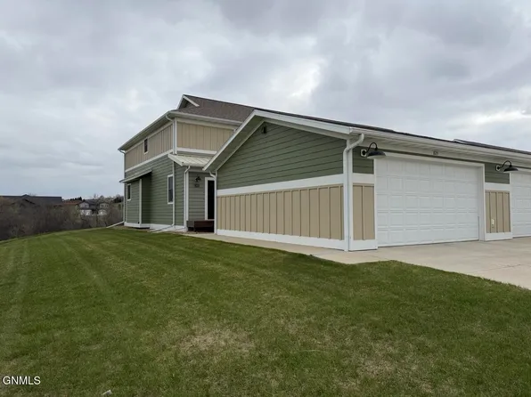 823 14th St SE, Mandan, ND 58554
