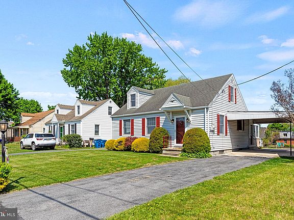 3rd image of 1833 Spring Rd