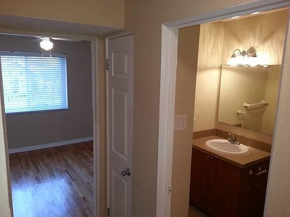 3rd image of 4119 Magnolia Ave APT 8