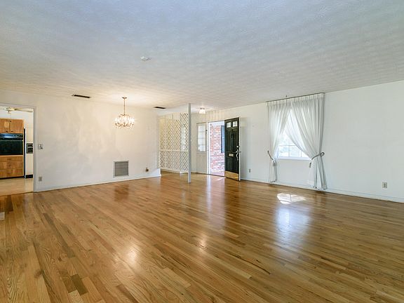 3rd image of 5413 Coppedge Ave