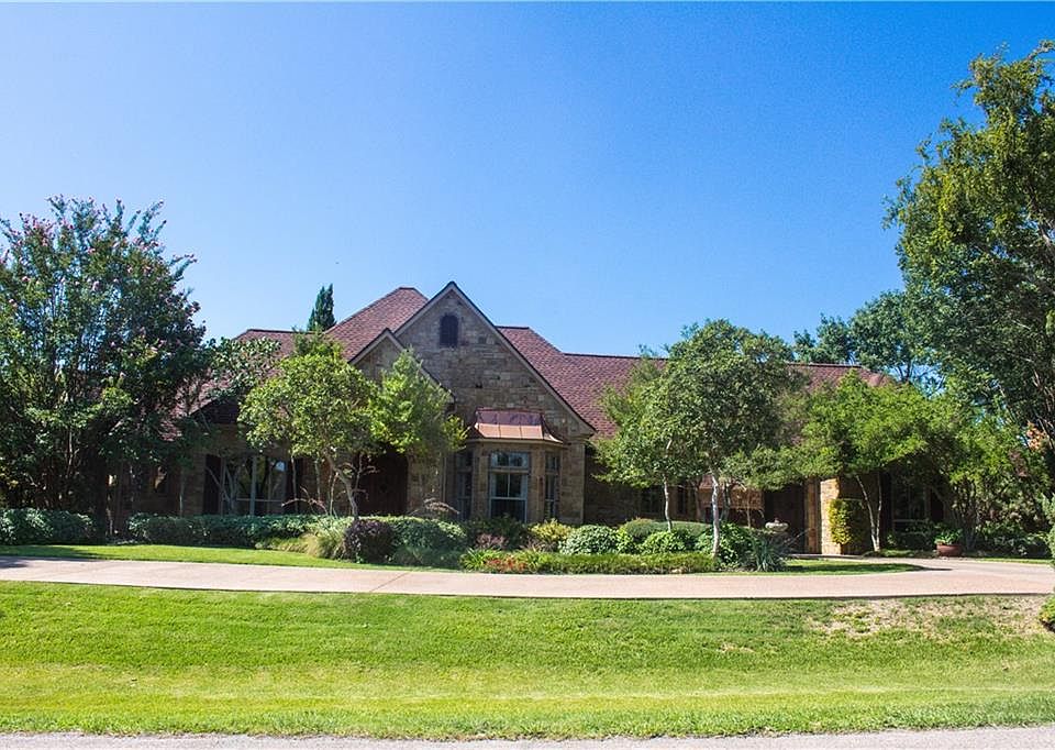 1st image of 129 Crest Canyon Dr