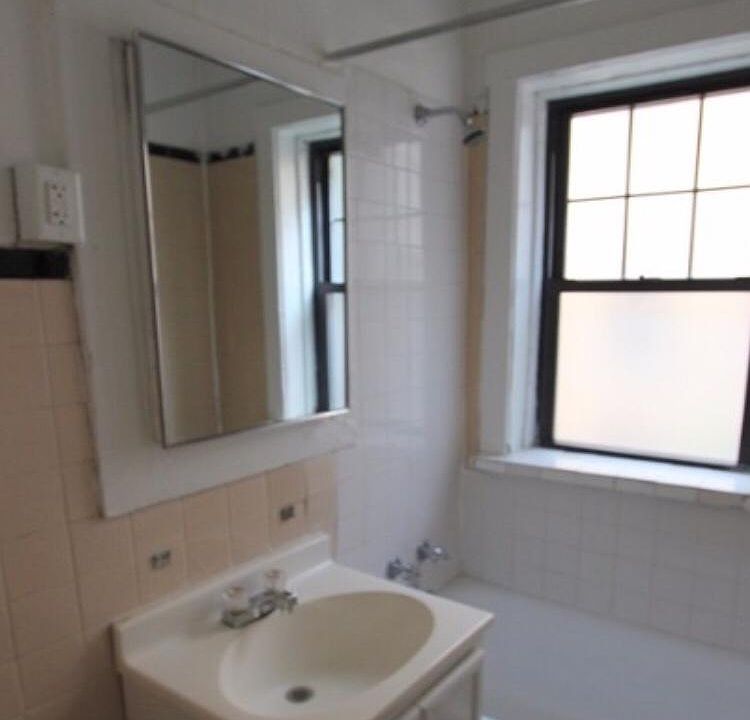 1st image of 429 W Belden Ave #Fe201