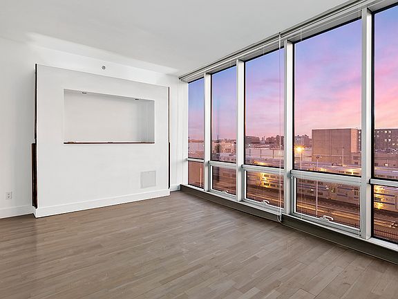4th image of 5-19 Borden Ave #3-G