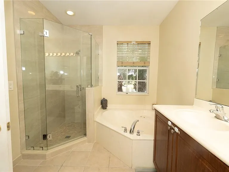 2761 SW 85th Ave — Photo 5