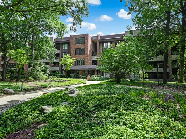 1401 Burr Oak Rd APT 202C, Hinsdale, IL 60521