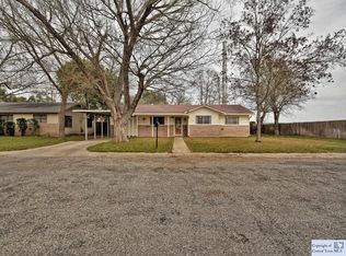 205 Hillcrest Dr, Luling, TX 78648