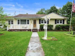 198 Oak St, Deer Park, NY 11729
