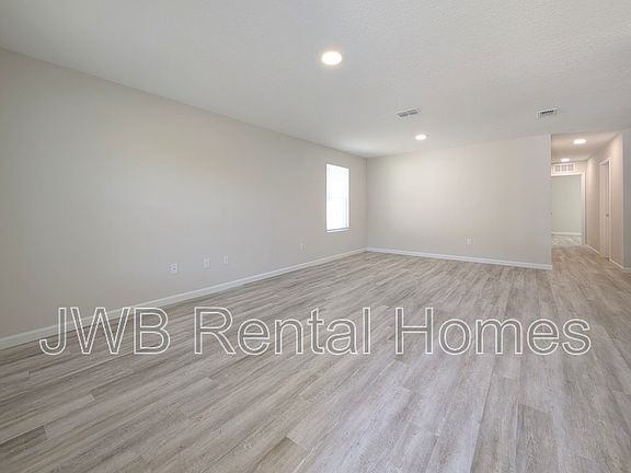 4th image of 570 W 59th St