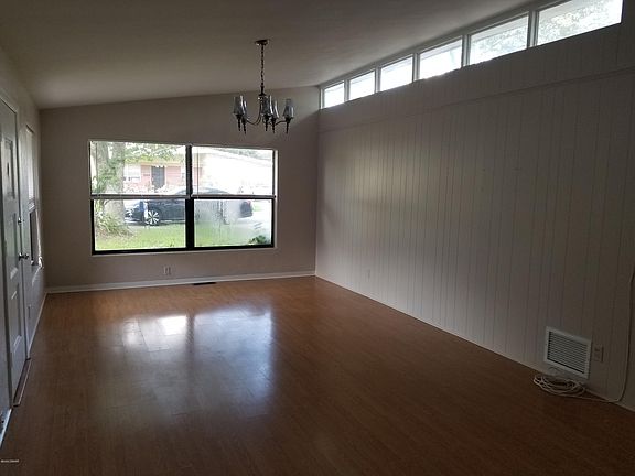2nd image of 1511 Carmen Ave