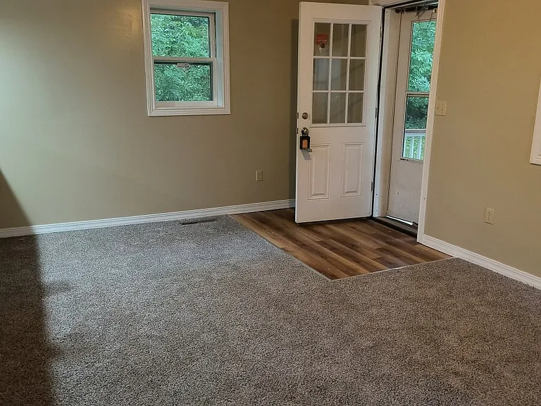 1129 White Pond Dr — Photo 2