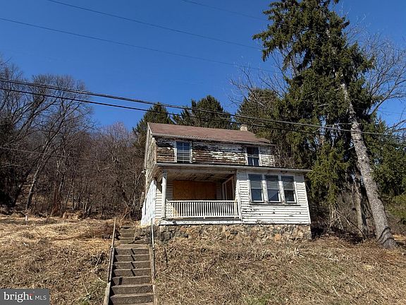5th image of 1229 Seidersville Rd