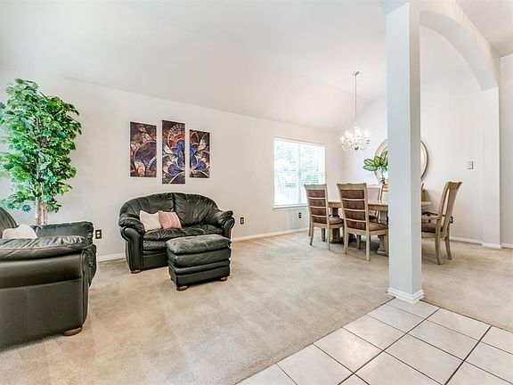 4th image of 115 Glacier Ln