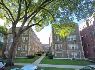 Beautiful Courtyard Building, Near the Lake in Evanston!, Evanston, IL 60202