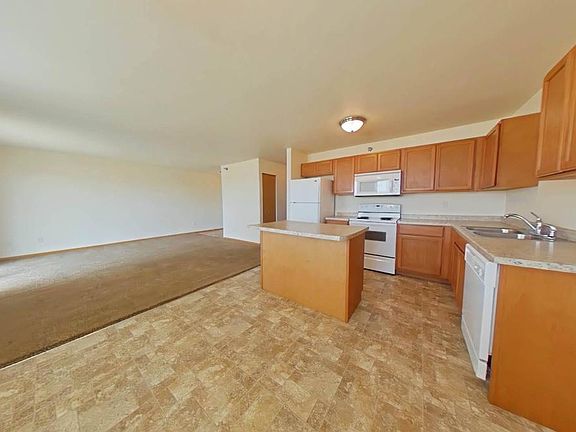 4th image of 213 7th St SW #105