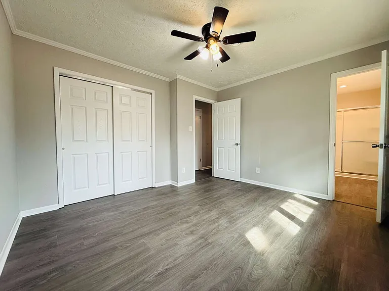 4736 Rosehill Rd — Photo 8