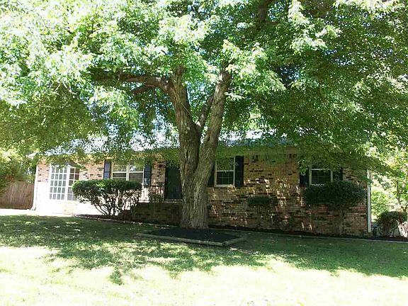 2nd image of 103 Twin Oaks Pl