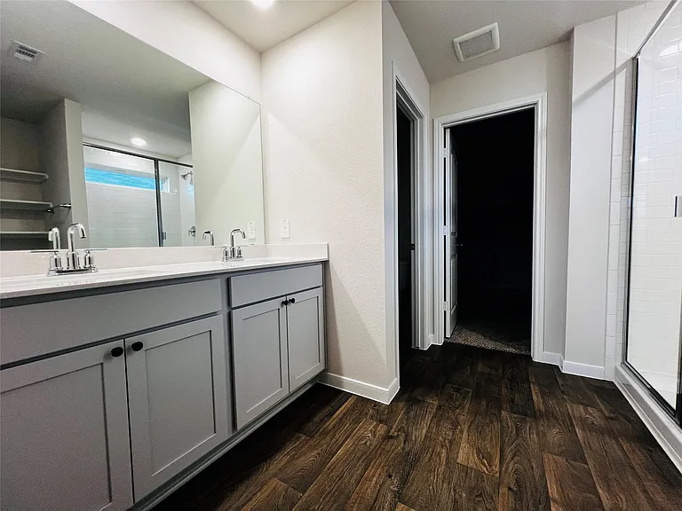 315 Darwin Pl — Photo 8