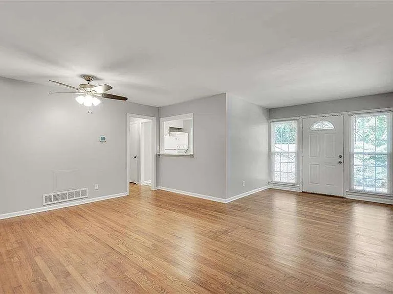 801 Marstevan Dr NE — Photo 7