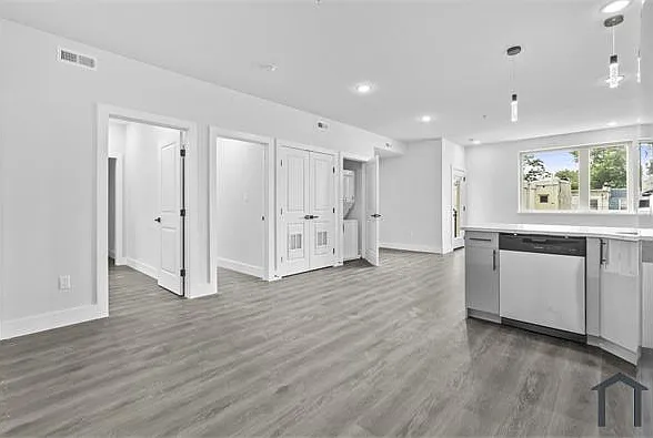 3 bed, $1,700 — Photo 2