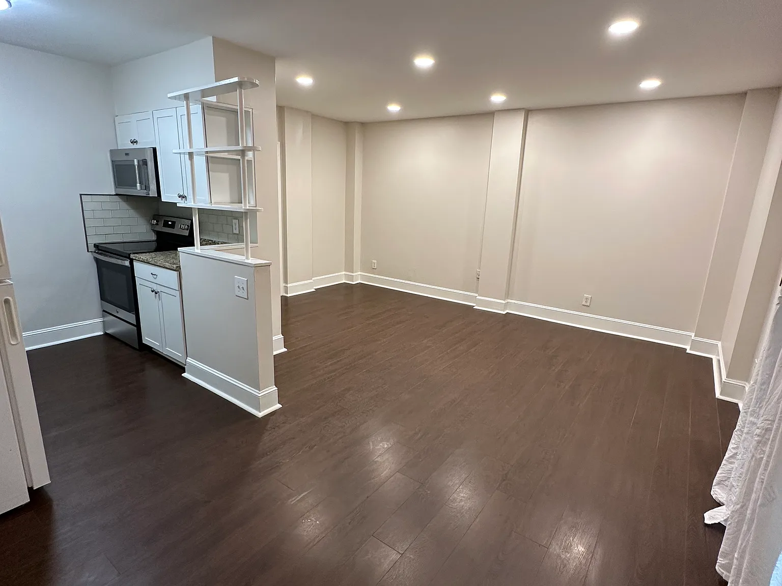 Studio, 560 sqft, $1,100 — Photo 3