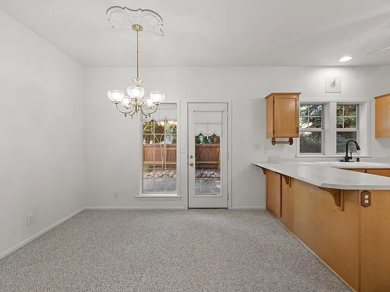 100 Jackson Creek Dr — Photo 7