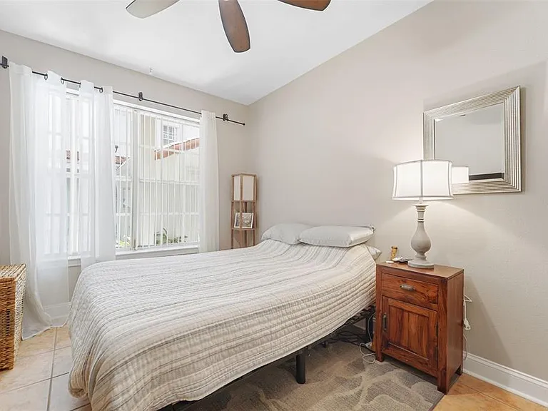 701 Mirror Lake Dr N #120 — Photo 12
