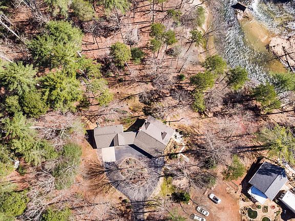 4th image of 36 Mountain River Ln
