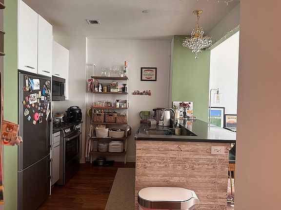 4th image of 42-14 Crescent St #11C