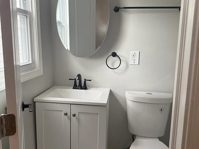 1st fl full bath
